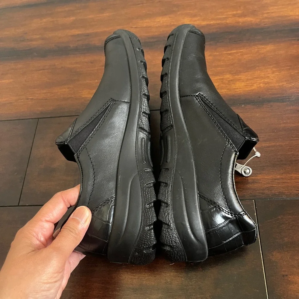 NWOB Reiker Women's Walking Shoes Black Leather Croc Trim Zipper size 41 Comfort